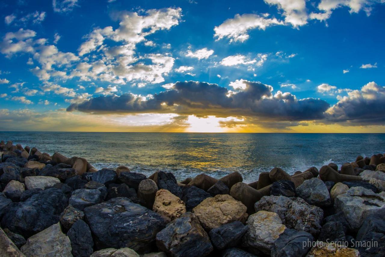 Iris Benalmadena Apartment ภายนอก รูปภาพ